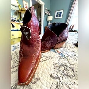 Ariat Dixie Booties size 9